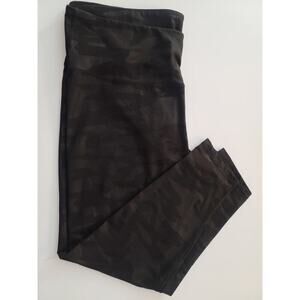 Women's Black Camo High-Waisted Leggings Stylish and Comfortable Size M
